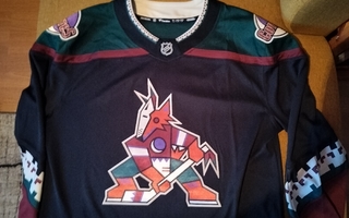 Coyotes "Kachina" pelipaita