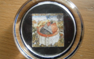 Paperipaino , pyöreä lasi jossa Kanadan 25 c postimerkki