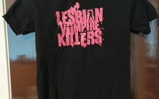 Lesbian Vampire Killers -paita, koko S