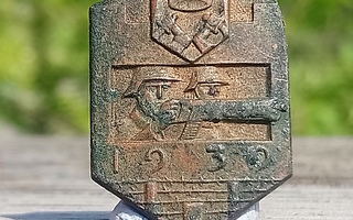 Karjala 1939, pronssivärinen merkki.  Halkaisija - 24 mm.