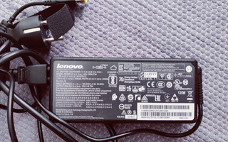 Käytetty Lenovo kannetavan 135W virtalähde