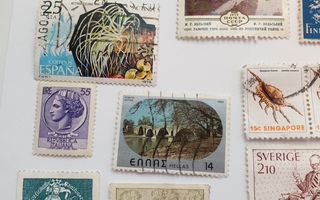 Pieni erä postimerkkejä, ulkomaisia ja 2 kotimaista