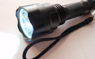 Flashlight-kirkas LED-taskulamppu