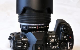== Olympus OM-D E-M1 Mark II -kamera ja M.Zuiko 12-40mm PRO