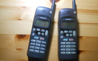 Nokia  2 retro kännykkää   ( LTK 50 )
