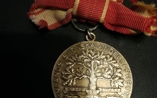 Harvinan Ruotsalaiselle annettu VM2 lehvällä hopeaa Y6 1952