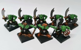 Warhammer Fantasy - 8kpl Orc Boyz figuureita [F39]