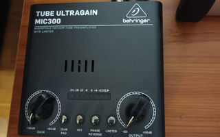 Behringer Tube Ultragain MIC300 esivahvistin