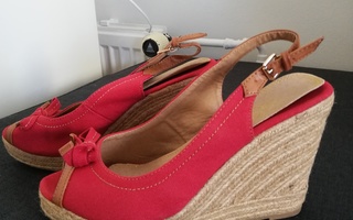 Xti punaiset kiilakorko sandaalit, koko 39, uudenver.