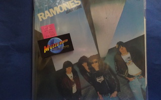 RAMONES - LEAVE HOME - M-/M- U.S & EU REISSUE LP