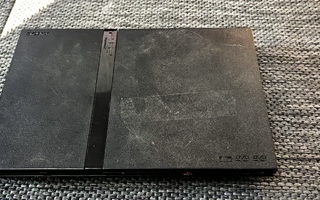 Kaksi viallista PS2 Slim konsolia