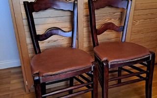Hienot rustiikkiset tuolit antiikkia