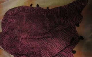 Seepraraitainen huivi purppura - musta 110 x 110 cm
