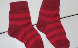 22 - Marimekko punaraidalliset sukat