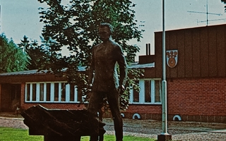 Askola, Johannes Linnakosken patsas