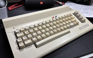 Commodore 64 C (SwinSid)