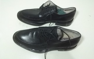 CanGrande mustat kengät 41
