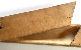 Puusta veistetty kynä penaali 1950 luvulta