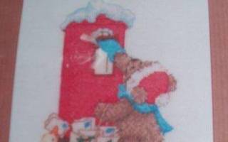 Ristipistopakkaus Popcorn -nalle Joulukortteja postittamassa