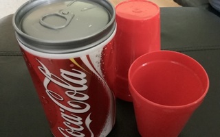 Coca-Cola retkimukit neljälle