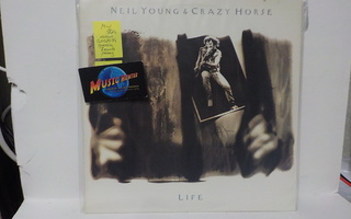NEIL YOUNG AND CRAZY HORSE - LIFE M-/EX+ US 1987 LP