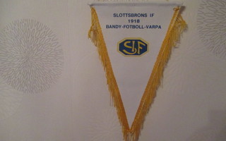 Slottsbrons IF Grums Ruotsista jalkapallo viiri.