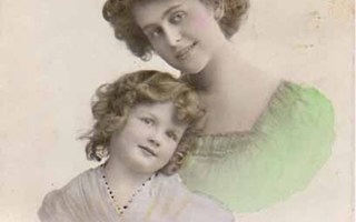 PERHEIDYLLI / Kiharahiuksinen äiti ja pieni tytär. 1900-l.