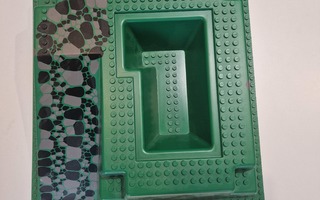 Hyväkuntoinen Lego castle sarjan korotettu pohjalevy