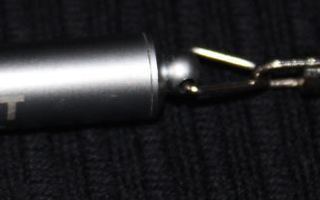 Pieni metallinen LED taskulamppu avaimenperä