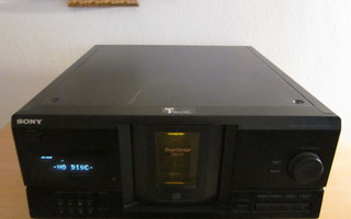 SONY Mega Storage 200 CD:n vaihtaja.  CDP-CX235