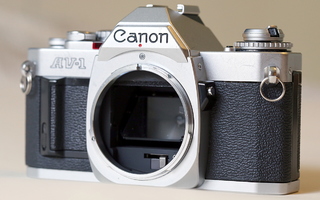 Canon AV-1 -runko