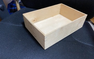 Fazer - vanerinen/puinen laatikko
