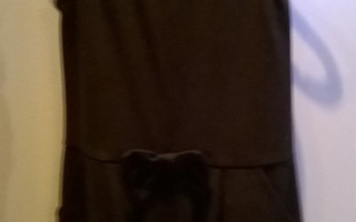 Tummanharmaa trikoomekko rusetilla&pitsillä, koko 116/120cm