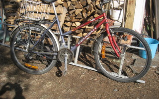 Vanha Peugeot naistenpyörä