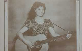 KITTY WELLS - EARLY CLASSICS GOLDEN COUNTRY LP
