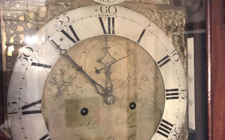 Englantilainen kaappikello longcase clock