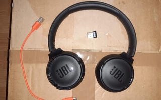 JBL Tune 520BT ja ASUS USB-BT400 Bluetooth adapteri