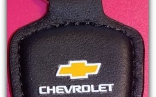 Pieni nahkainen Chevrolet avaimenperä