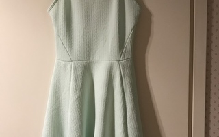 Mintunvihreä mekko koko 32