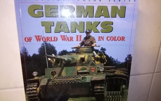 GERMAN TANKS OF WORLD WAR II IN COLOR ( SIS POSTIKULU)