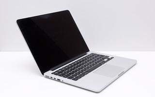 MacBook Pro 13 (2015) + ohjelmat + ulk. kovalevy