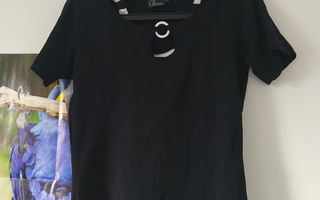 S-koko Musta t-paita raitatopilla