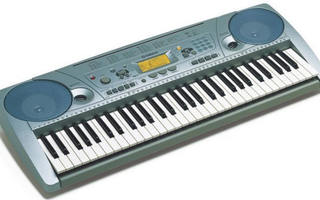 Yamaha PSR 273 kosketinsoitin/keybord