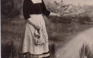 NAINEN / Haaveileva tyttö puron rannalla. 1900-l.