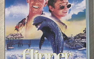 Flipper (1996) Paul Hogan & Elijah Wood