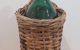 Vanha vihreä 10L pullo ja kori