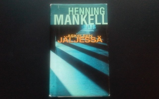 Askeleen Jäljessä kirja 544s (Henning Mankell 1999)