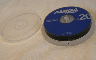 12 kpl Amiga CD-levyjä CD-tapissa