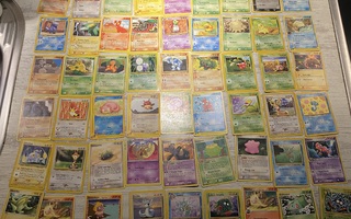 Vanhoja Pokemonkortteja