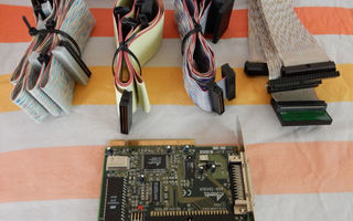 SCSI-kaapeleita + SCSI-kortti
